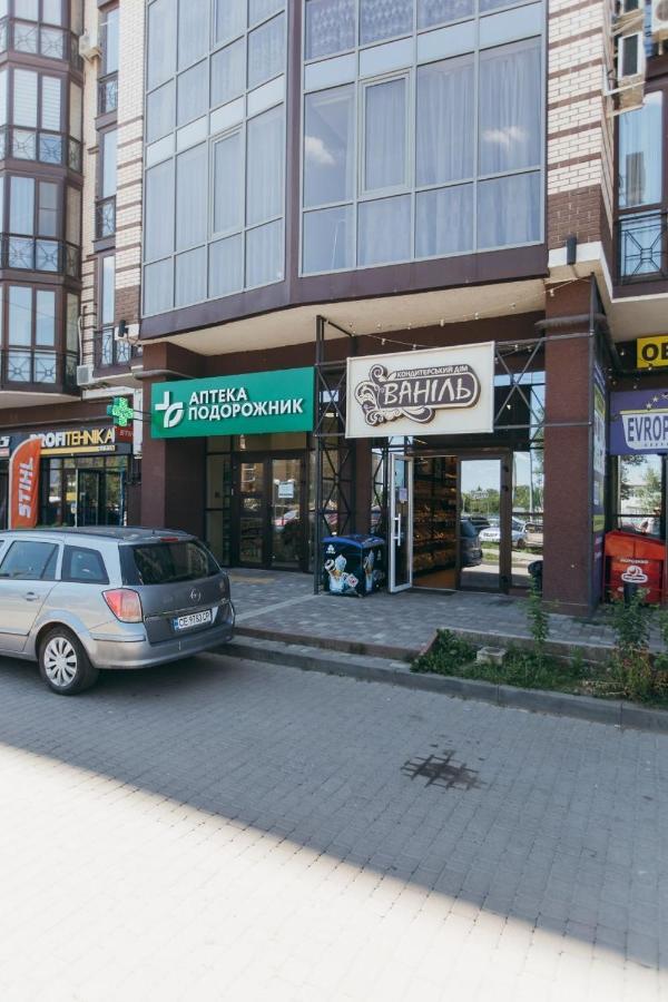 Atlant Luxury: Spacious Family Apartment on Golovna Chernivtsi Exterior photo